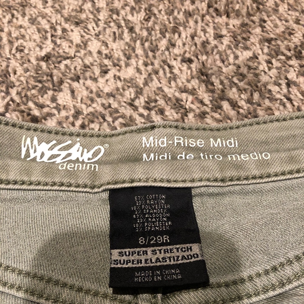 Universal Thread Shorts - Picture 2 of 3
